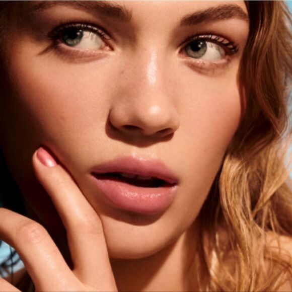 Too Faced Heart Core Lipstick in Never Grow Up (Neutral Pink) - Picture 5 of 16